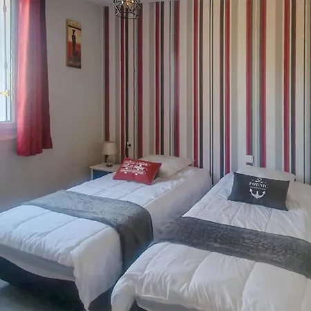 Vakantiehuis Awesome In Chaumes-en-retz With Kitchen *